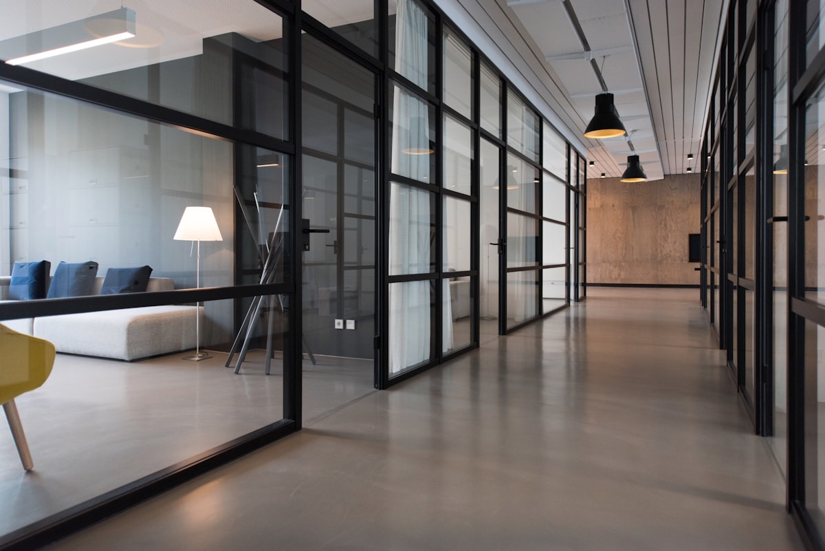 Büro, Handel und Gewerbeflächen